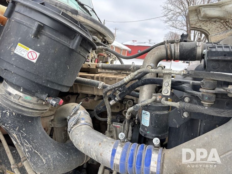 freightliner-114sd-image-33