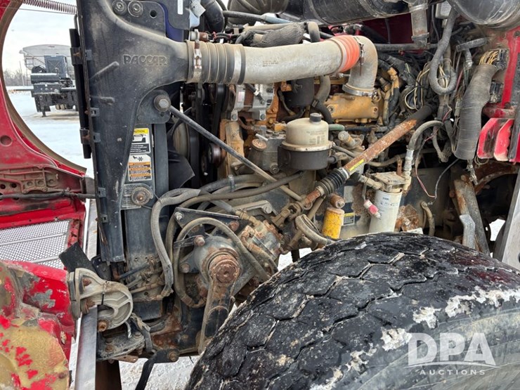 peterbilt-365-image-38