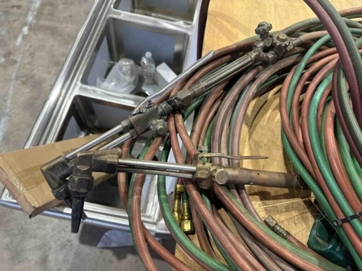 2-torches,-hose,-safety-caps,-gauges,-bottle-cart-image-2