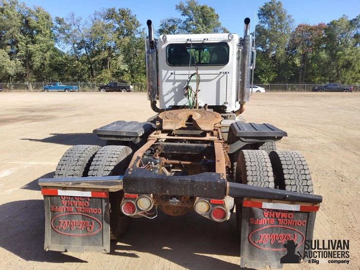 2013-peterbilt-388-image-6