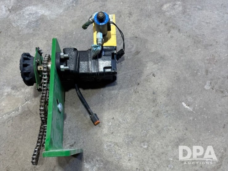 john-deere-planter-hydraulic-drive-(jm701)-image-1