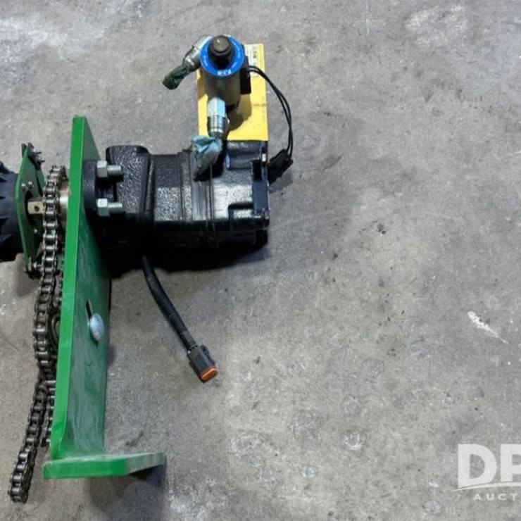 John Deere Planter Hydraulic Drive (JM701)