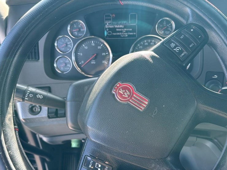 2019-kenworth-t680-image-54