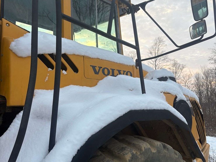 2000-volvo-a40d-image-3