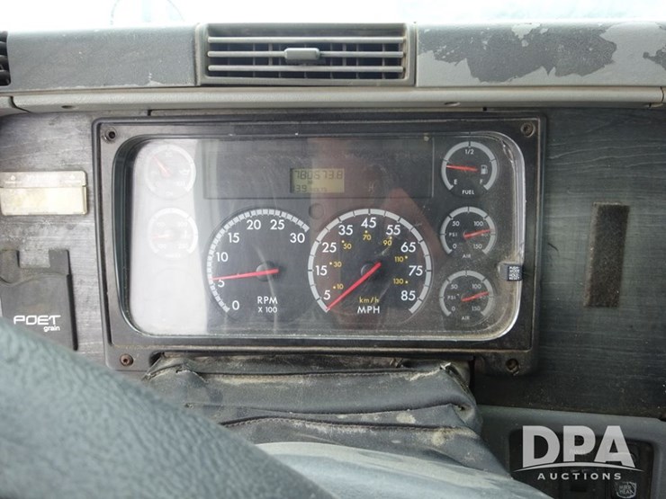 2007-freightliner-columbia-112-image-100