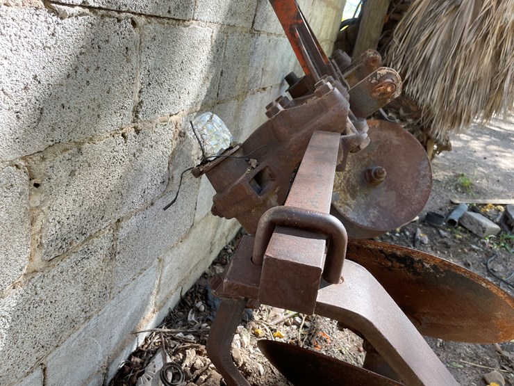 #3700-•-border-disc-image-5