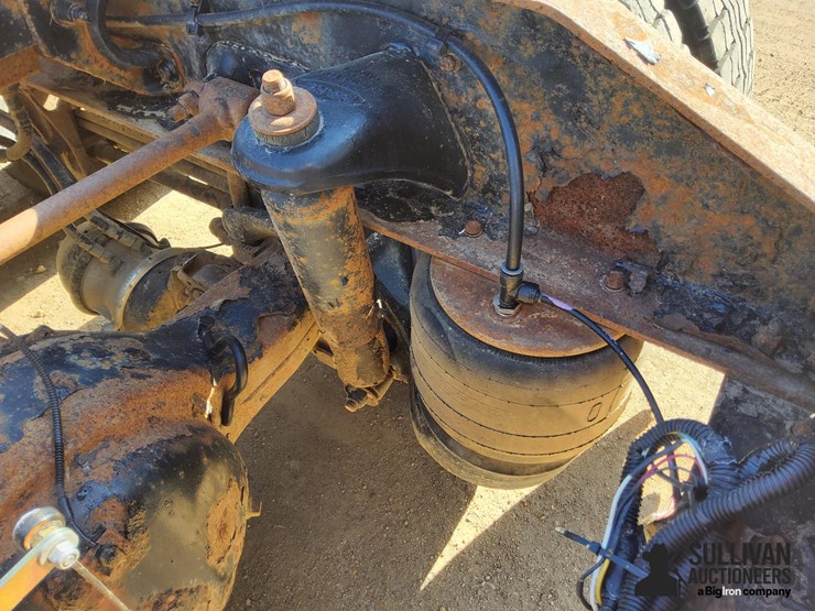 2013-peterbilt-388-image-12