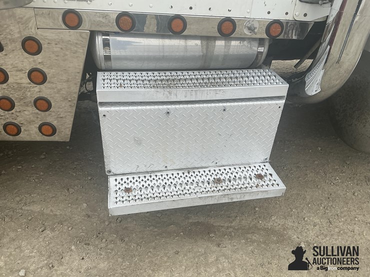 peterbilt-379-image-17