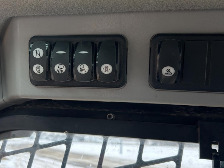 caterpillar-262d-image-37