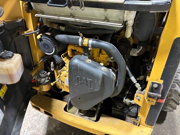 caterpillar-226b-image-14