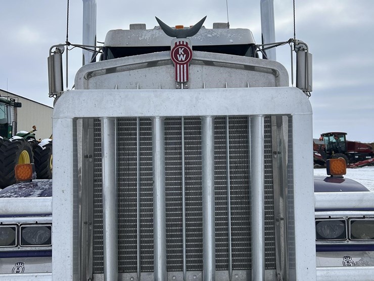 kenworth-w900-image-24