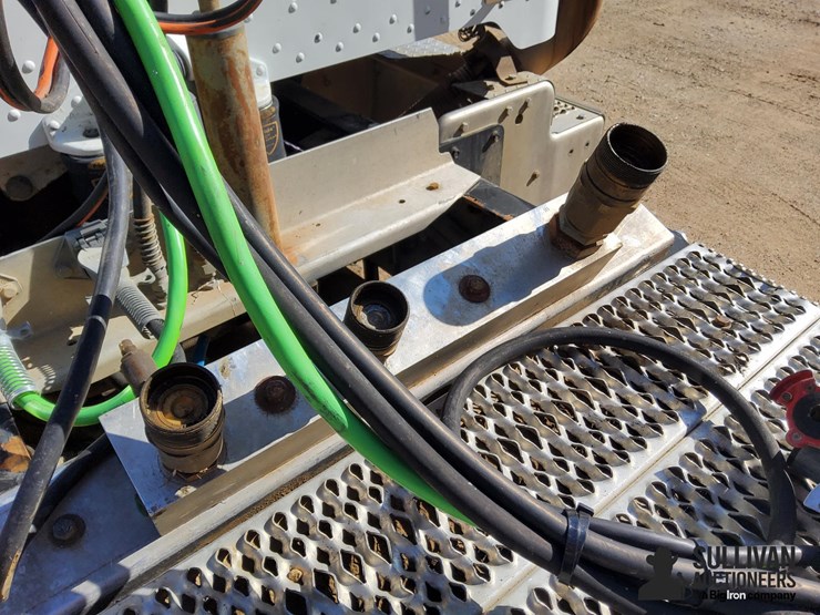 2013-peterbilt-388-image-20