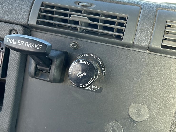 2018-freightliner-cascadia-125-image-38