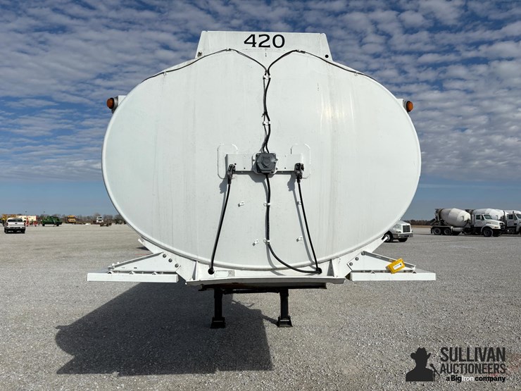 heil-trailer-image-2