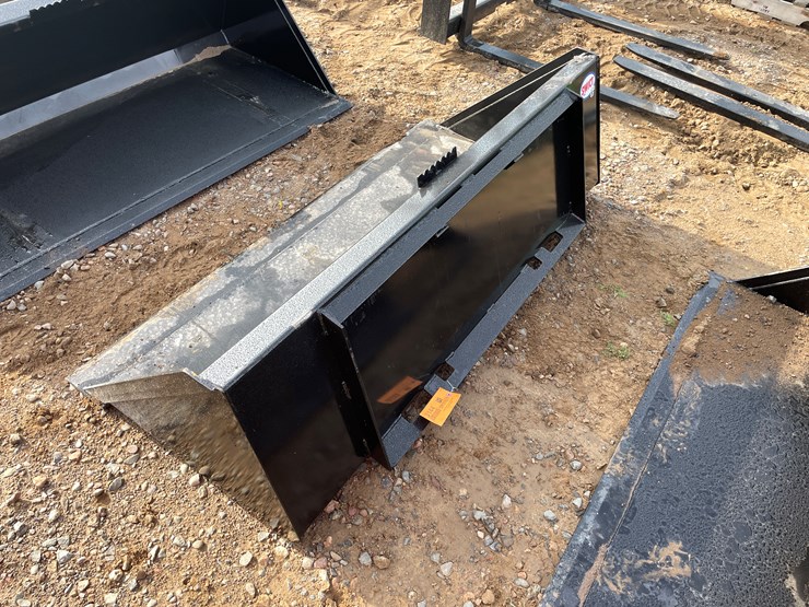 #2011-•-bucket-attachment-image-3