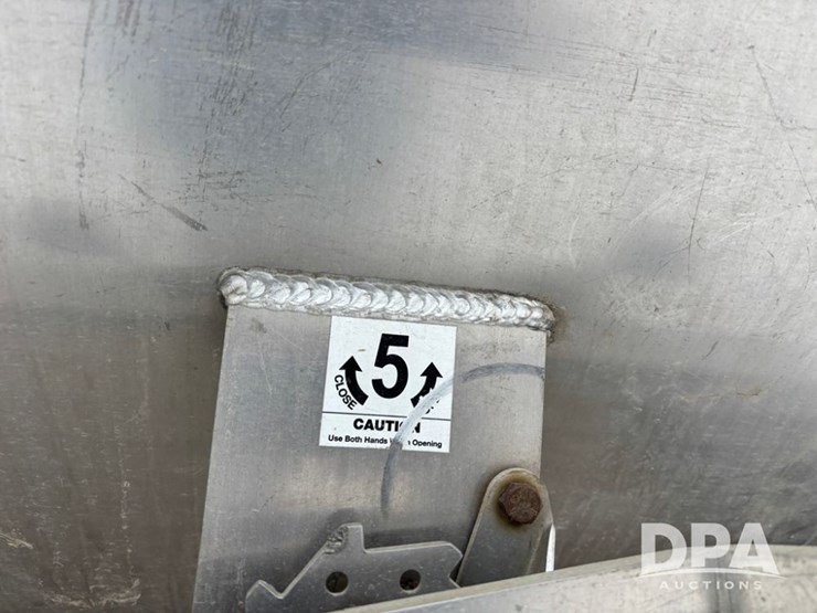 freightliner-114sd-image-44