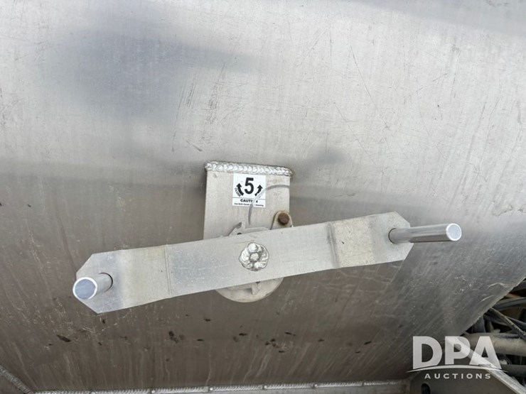 freightliner-114sd-image-43