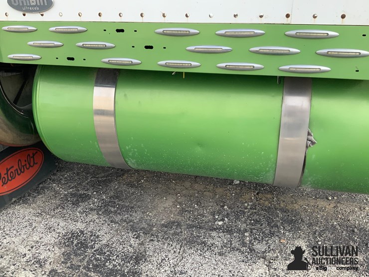 2006-peterbilt-379-image-17