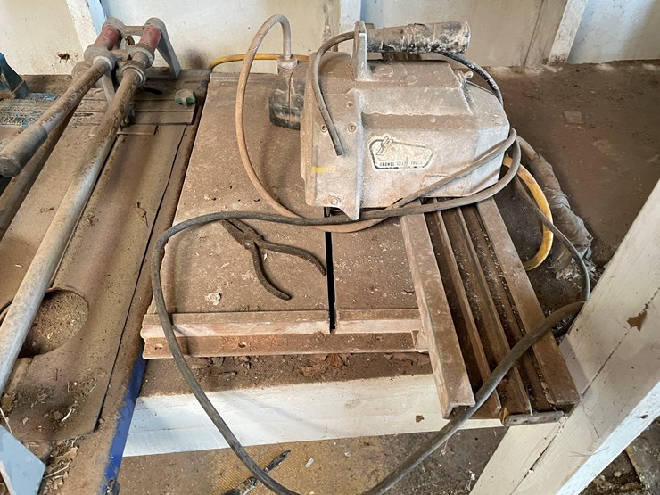 #3719-•-tile-saw,-cutters-and-hardware-box-image-2