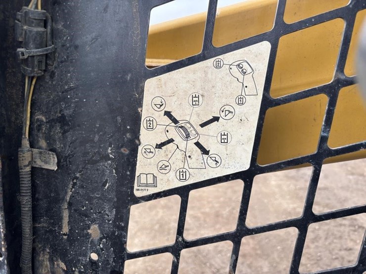 caterpillar-259d-image-23