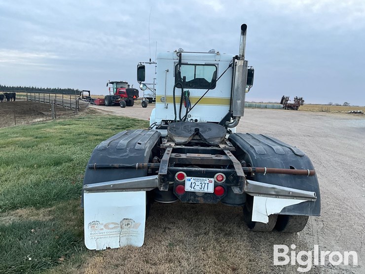 2001-freightliner-fld120-image-6