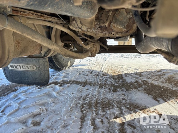 1998-freightliner-fl80-image-48