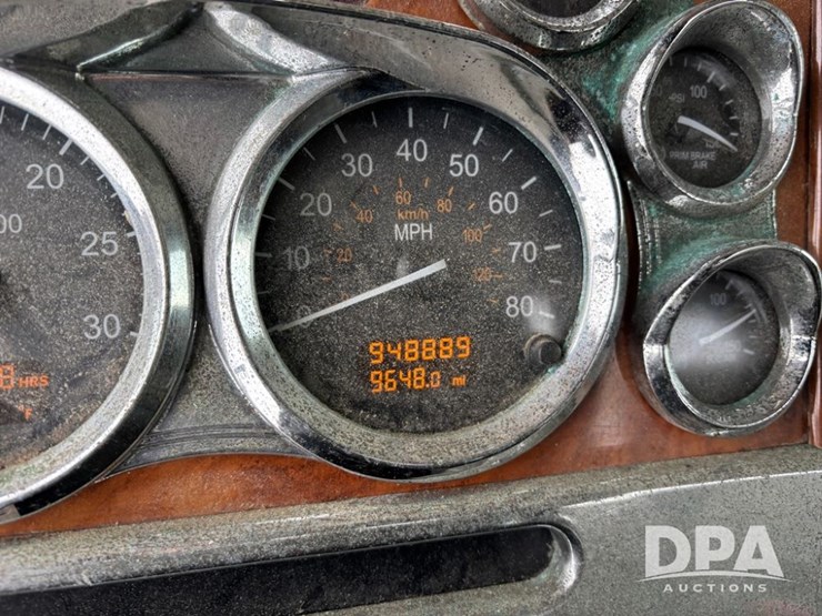 peterbilt-365-image-73