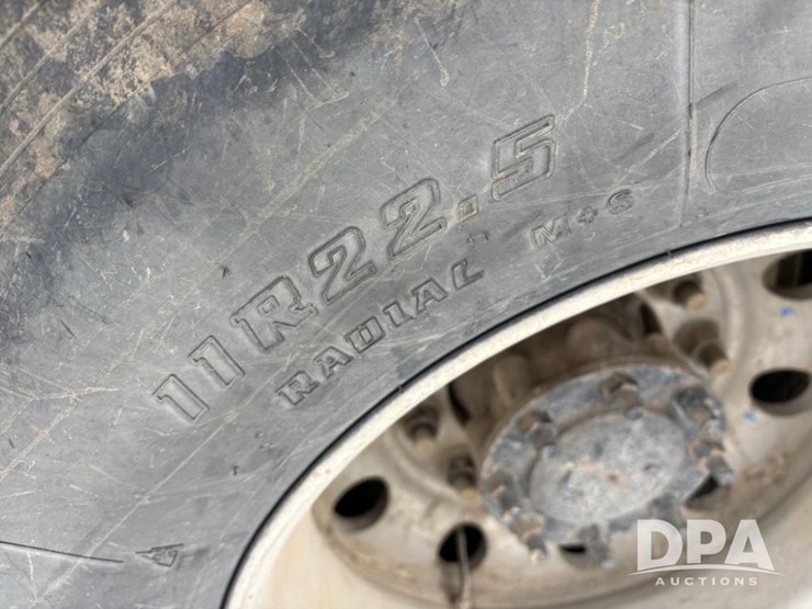 freightliner-114sd-image-57