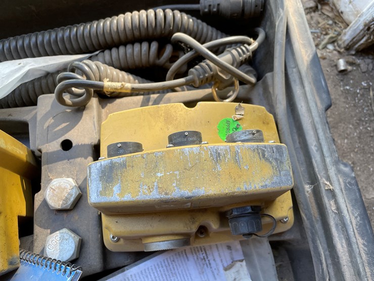 #3731-•-topcon-paver-and-profiler-control-box-image-12