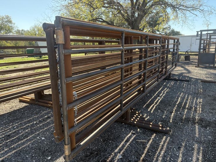 #44-•-freestanding-panels-24'-w/-12'-gate-image-6