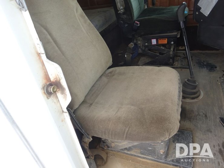 1994-freightliner-fld120-image-83