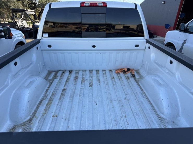 2018-chevrolet-1500-image-21