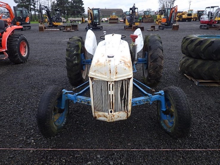 ford-tractor-image-2