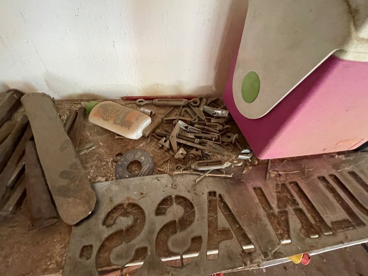 #3685-•-shelf-including-contents-image-8