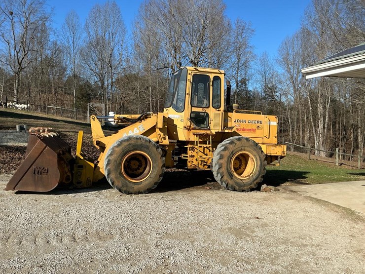 1989-deere-444e-image-2