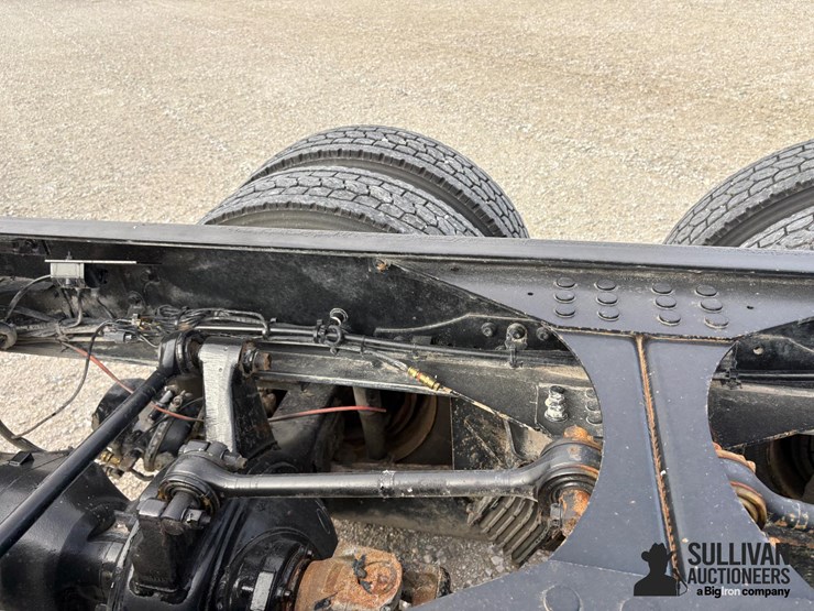 2015-mack-gu433-granite-t/a-cab-&-chassis-image-9