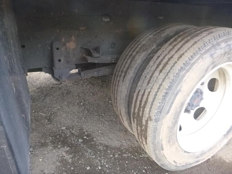 2016-isuzu-nrr-image-23