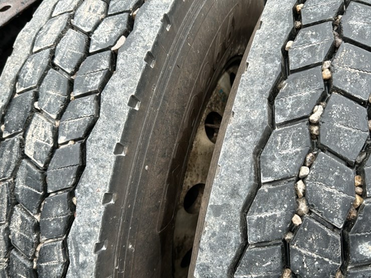 2006-peterbilt-379-image-17