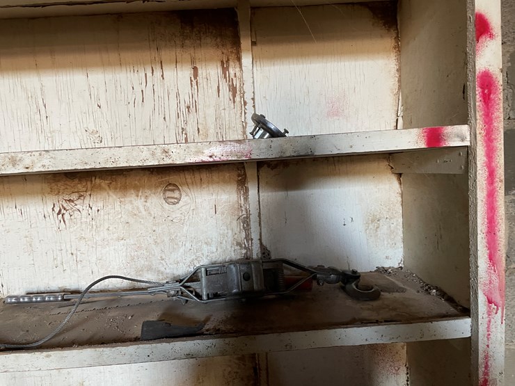 #3722-•-tools-hardware-and-shelf-image-8