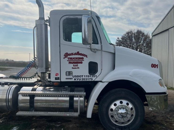 freightliner-columbia-112-image-2