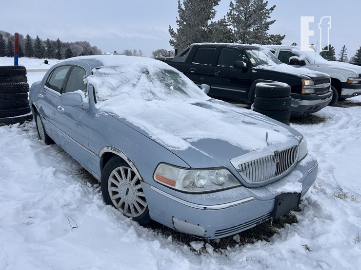 2005-lincoln-towncar-image-7