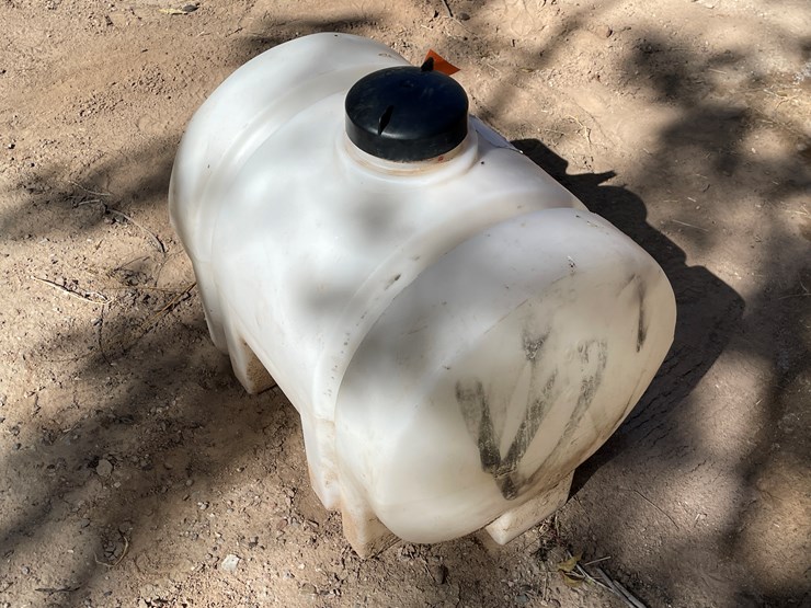 #3661-•-35-galloon-poly-tank-image-4