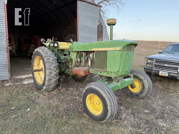 john-deere-4010-image-2