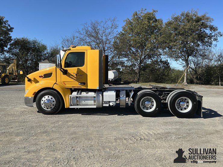 peterbilt-579-image-8