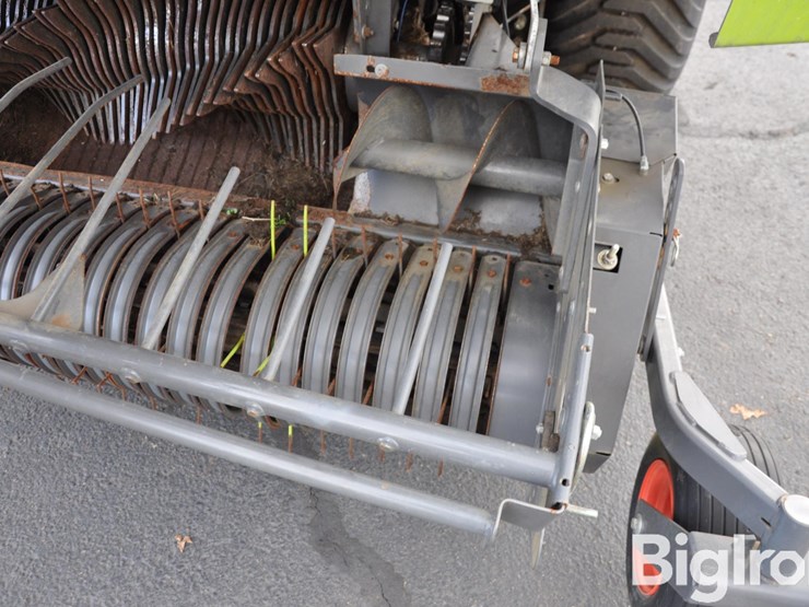 2020-claas-455-rollant-uniwrap-round-baler/bale-wrapper-image-18