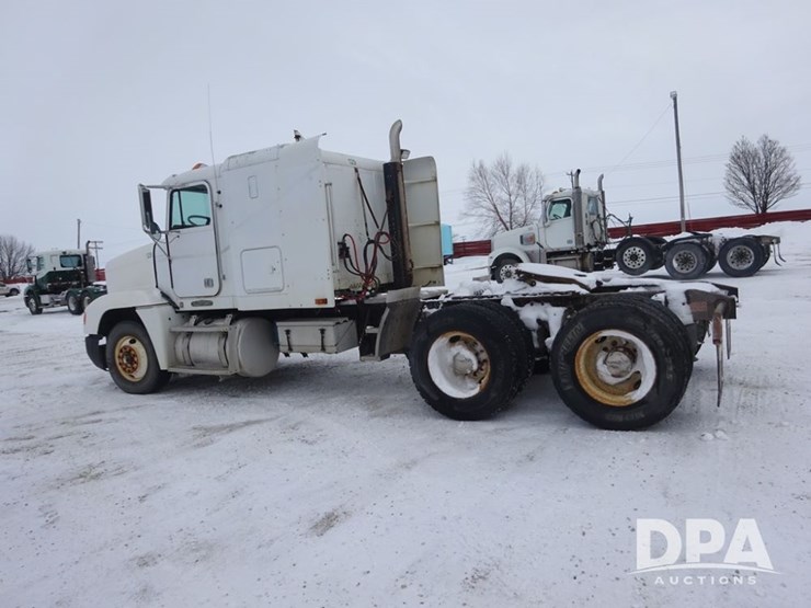 1994-freightliner-fld120-image-21
