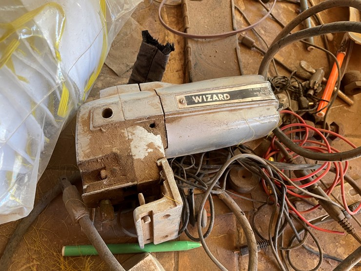 #3693-•-tables-and-hardware-image-14