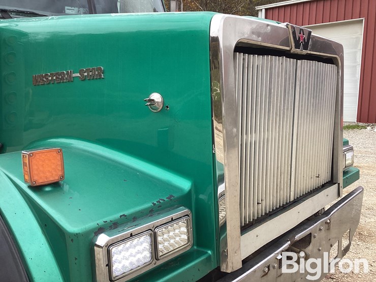 western-star-4900fa-image-12