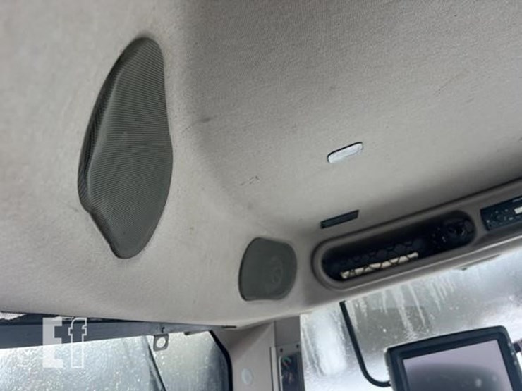 case-ih-magnum-260-image-30