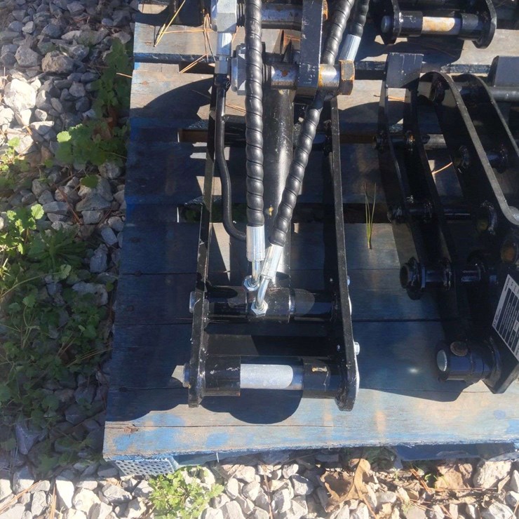 UNUSED MINI EXCAVATOR HYDRAULIC THUMB